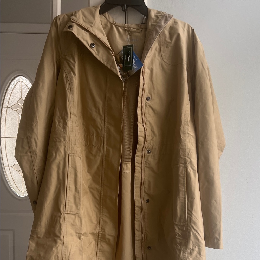 NWT L.L. Bean Beige Hooded Rain Jacket H2OFF  Primal Loft mesh - New with Defect